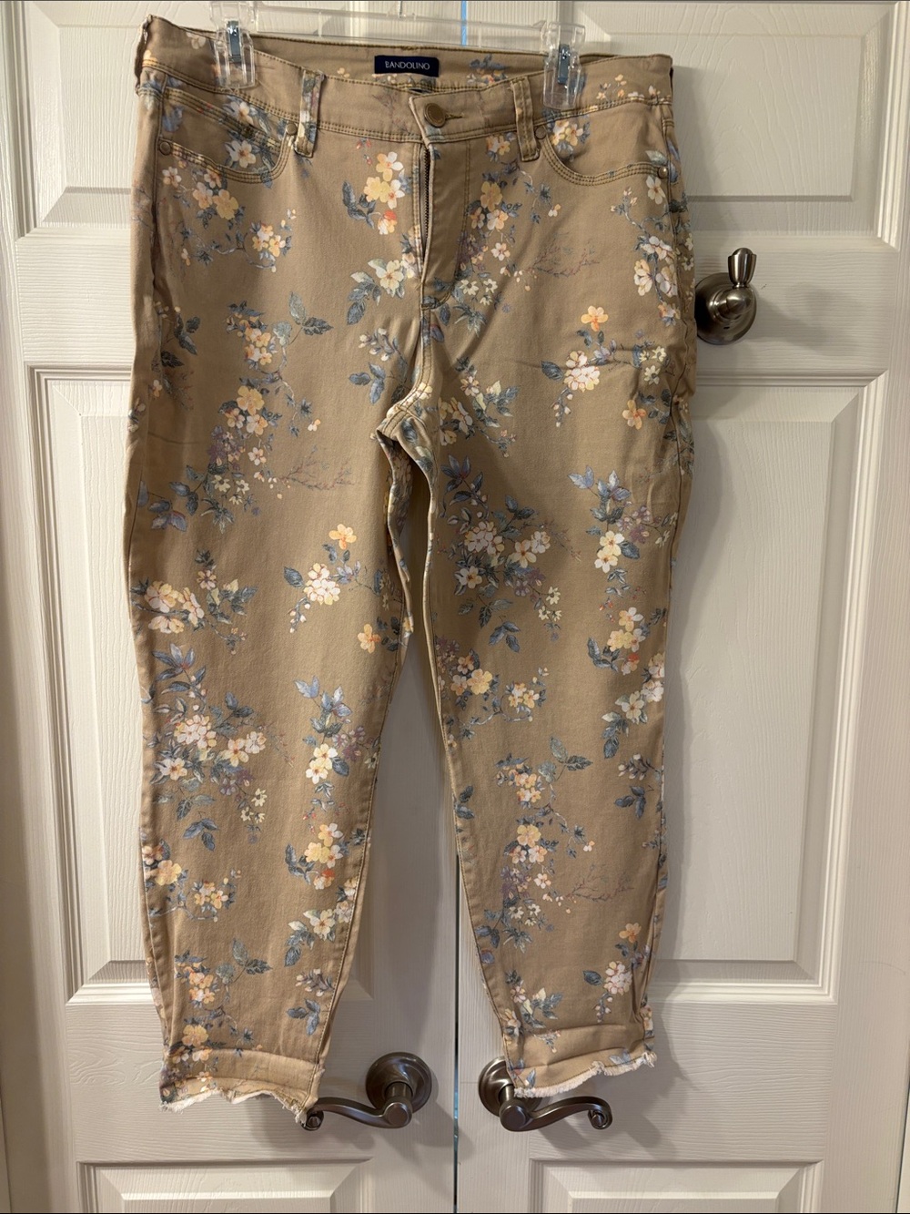 Bandolino Beige Floral women’s  Casual Pants